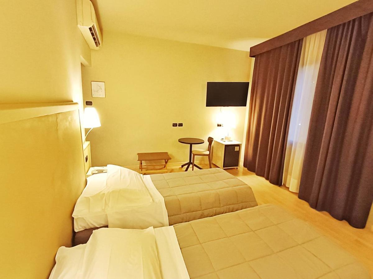 Hotel Corallo Rimini Bagian luar foto