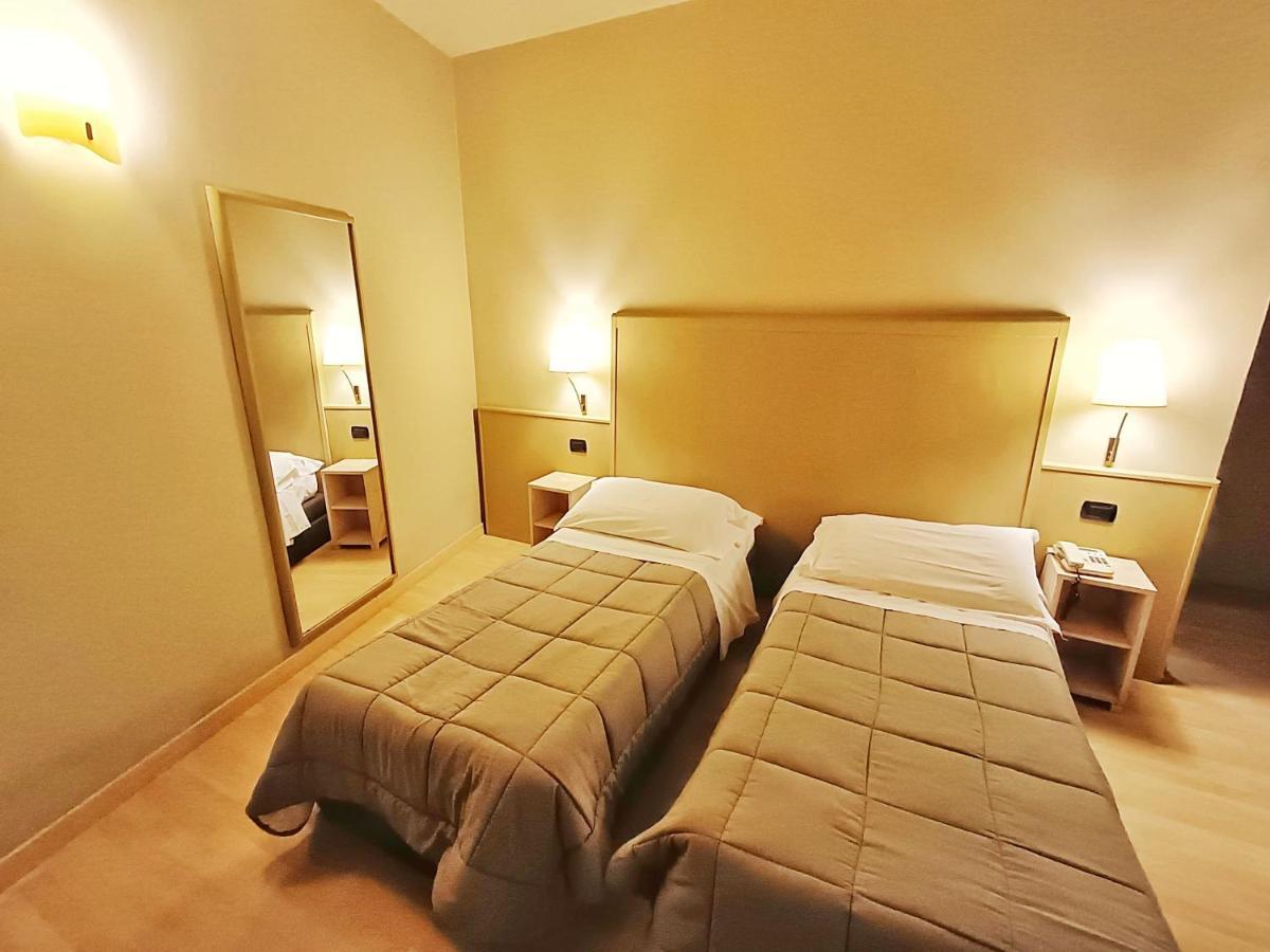 Hotel Corallo Rimini Bagian luar foto